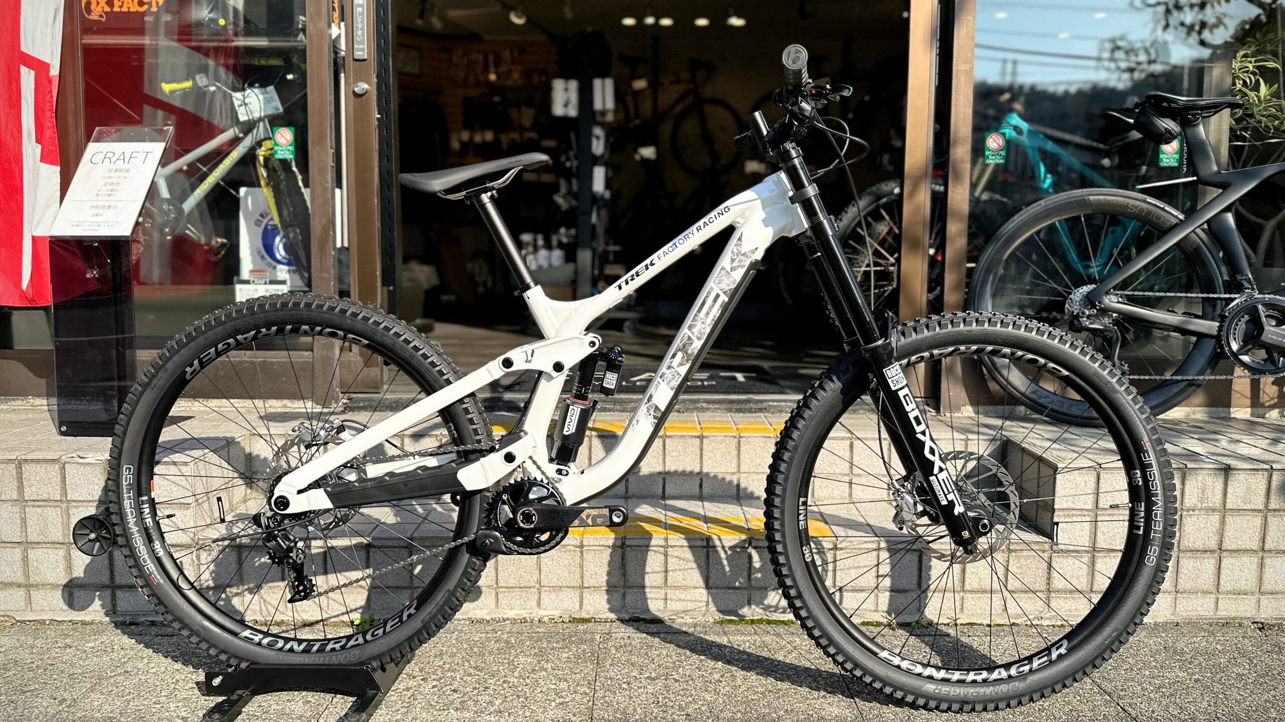 TREK SESSION 9 X01が限定入荷。